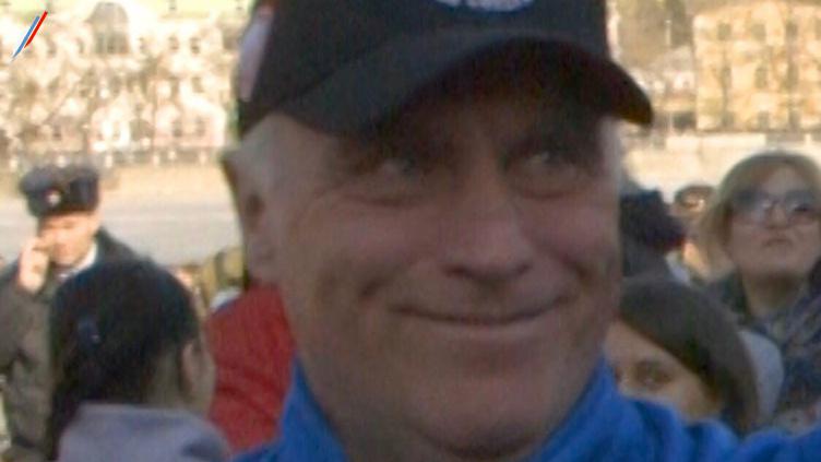 Выхватил. Выбросил. Сбежал.