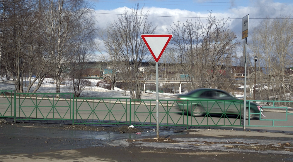 Перекрытый забором выезд в Североуральске