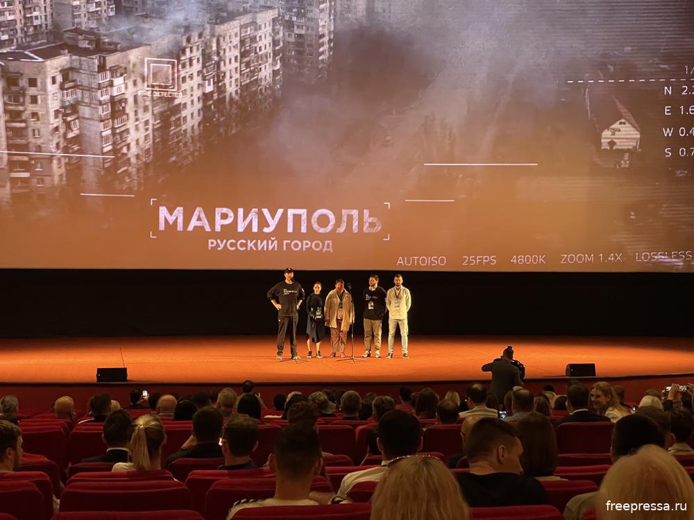 Создатели фильма на сцене к/т "Октябрь", Москва