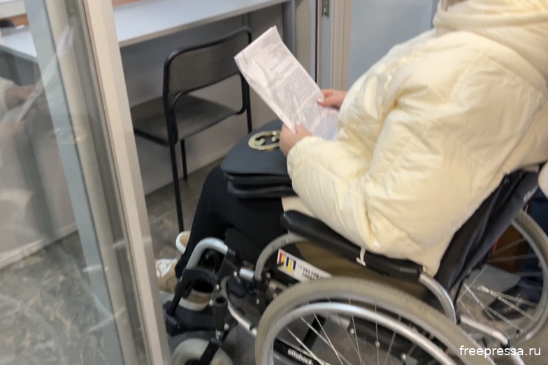 Инвалидная коляска не вмещается в приемной председателя в СУ СКР по Свердловской области