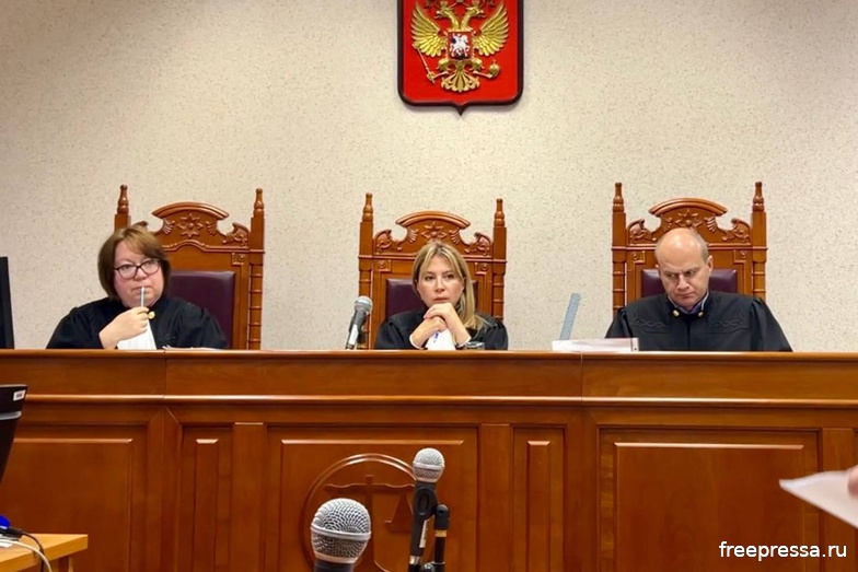 Судья Свердловского облсуда (слева-направо): Максимова, Абрашкина, Волкоморов