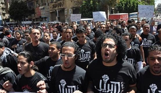Молодежное движение в Египте "6 апреля", активно участвовавшее в свержении президента Хосни Мубарака. Движение было организовано через соц. сеть "Fаcebook"