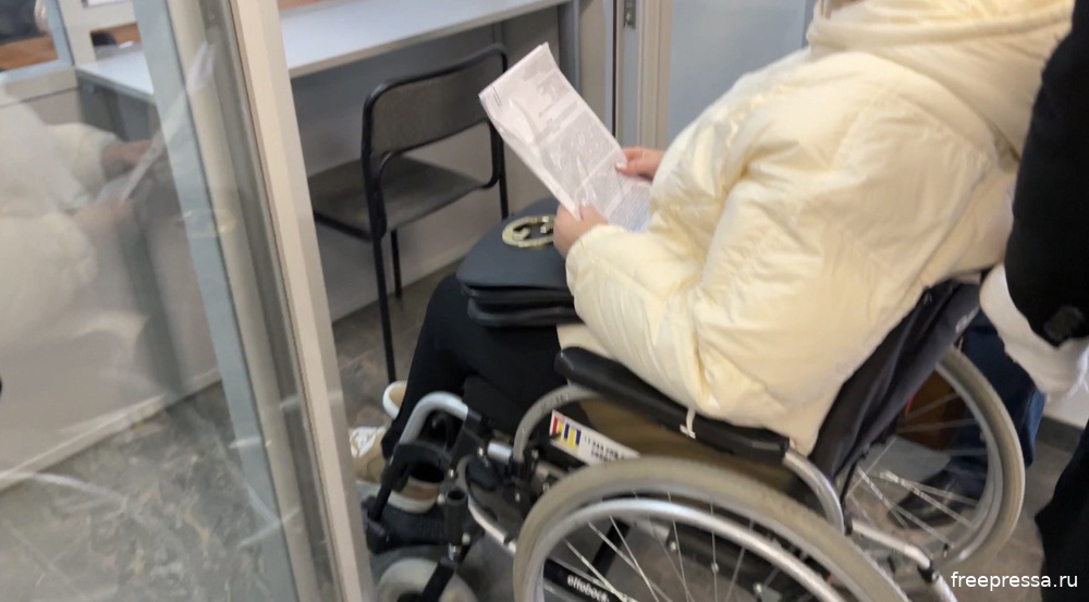 Инвалидная коляска не может въехать и не вмещается в Приемной Председателя СК РФ